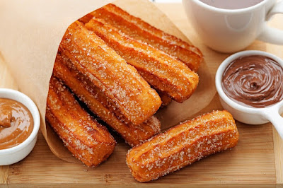 Churros caseirinho 10 Sobremesas fáceis para o dia dos namorados!