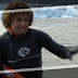 Κάνοντας surfing δίπλα σε παγόβουνο(video)