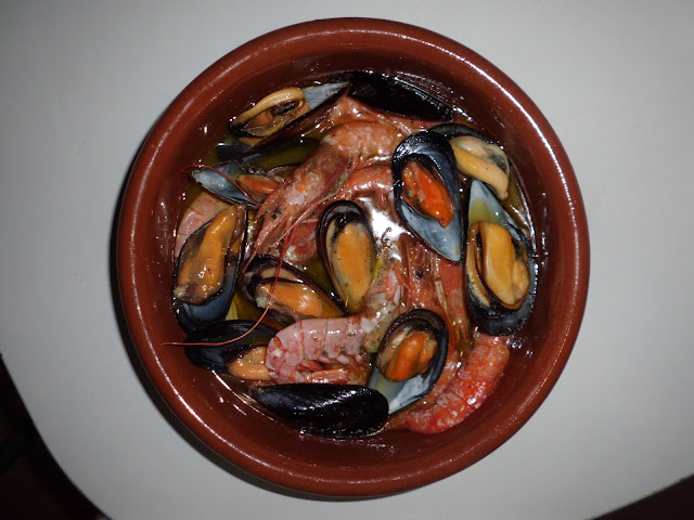 MEJILLONES Y GAMBAS EN CAZUELA