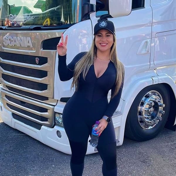 scania mulher bonita caminhoneira