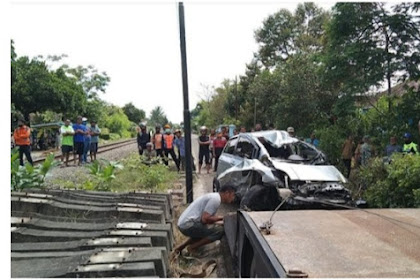 KA Dhoho tabrak Toyota Yaris di jatiguwi malang, bocah SD meninggal