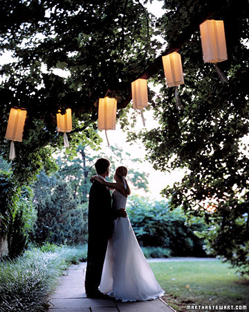  perfect for any summer wedding round paper lanterns would also look 