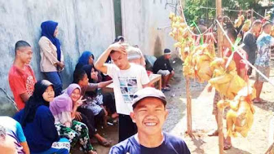 Wow... Tampil Beda Desa Marga Mulia, Adakan Lomba Makan Ayam Ongkol di Peringatan HUT RI ke-77thn