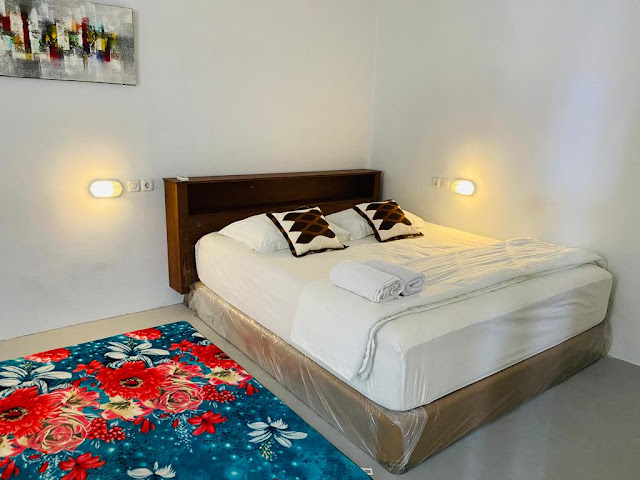 Komodo Indah Hotel and Hostel in Labuan Bajo Komodo is the best option for a budget hotel room. Located in the heart of LBJ, stay in a private room or mixed dorm and book your boat charter or cruise