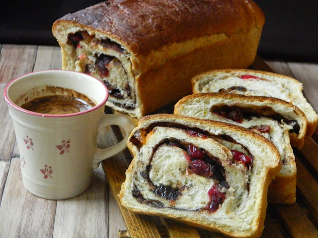 Cozonac de post cu fructe si cacao