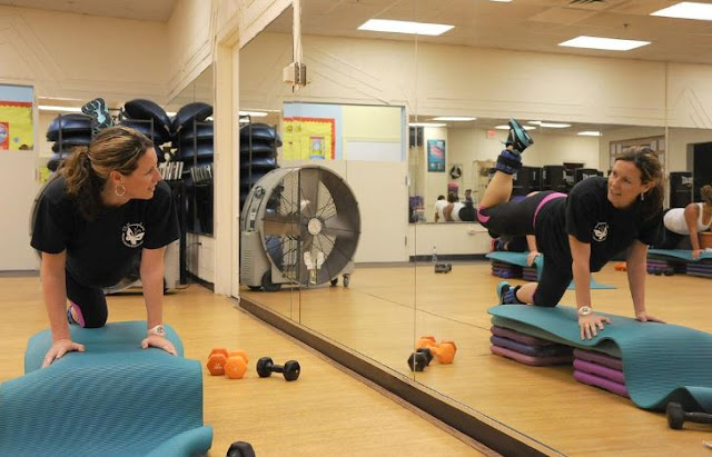 reasons fitness centers need gym mirrors