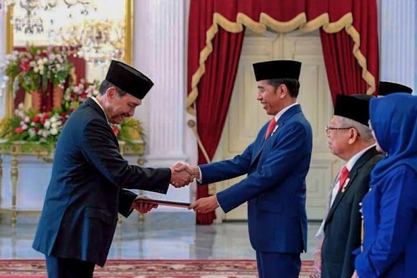 Jokowi seperti Bermuka Tembok, Tertampar 3 Periode tapi Tambah Jabatan Luhut