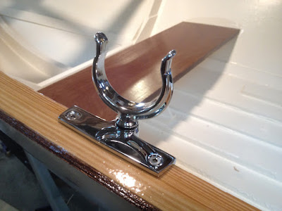 Perko side-mount oarlock; horn style