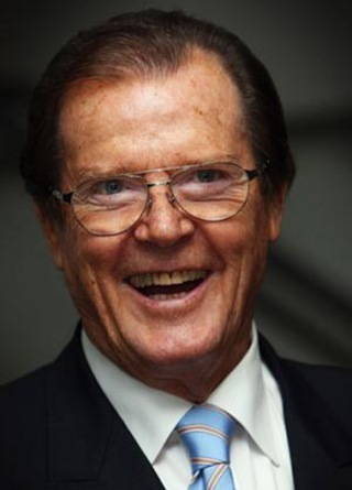 Page-6-Roger-Moore_61638t