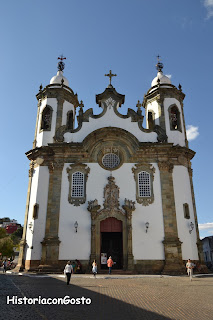 foto da fachada da Igreja de Nossa Senhora do Carmo