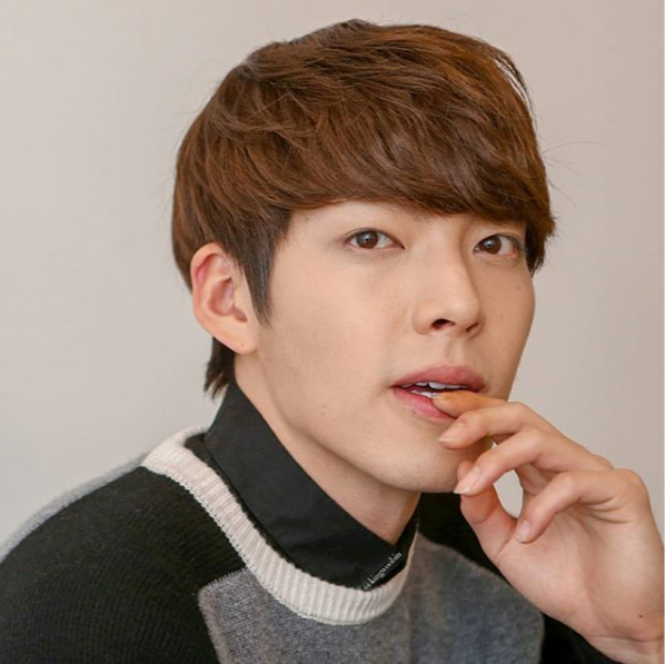 Kim Woo Bin, biodata kim woo bin, kim woo bin biodata, profil kim woo bin, kim woo bin profile, foto kim woo bin, kim woo bin photos, 김우빈,