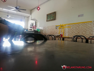 Suasana Dalam Kedai