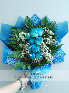mawar biru, handbouquet murah, toko bunga dijakarta, handbouquet mawar biru, bouquet bunga cantik, bouquet bunga segar, bouquet bunga hidup