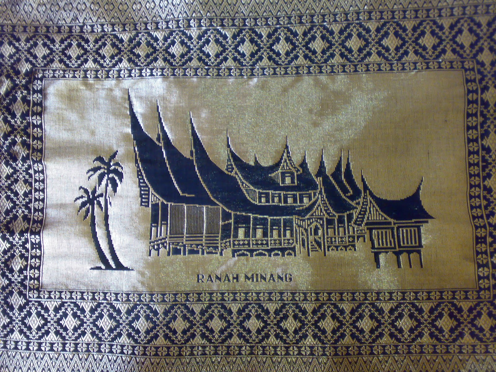 Kekayaan Songket Tenun Asli Minang