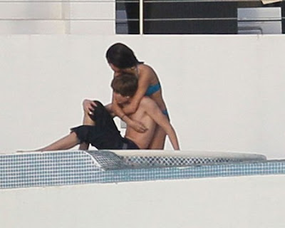 Justin Bieber Selena Gomez kissing on New Year's Day 2011