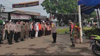 Dalam Rangka Pam Giat Hari Raya Idul Fitri Petugas Gabungan TNI -POLRI Menjaga Ketat 11 Pos Pengamanan di Dua Kecamatan..