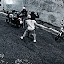 Dois ladrões em uma moto tentam roubar motociclista e fracassam