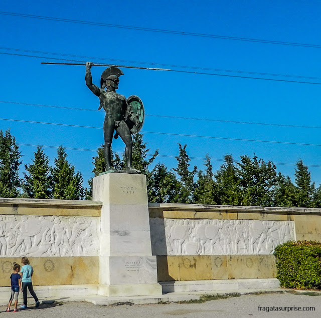 Grécia: monumento a Leônidas de Esparta no desfiladeiro das Termópilas