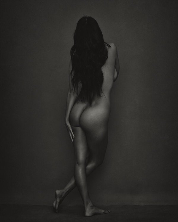 Kourtney Kardashian naked instagram pictures