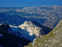 Il triste spettacolo delle cave di marmo