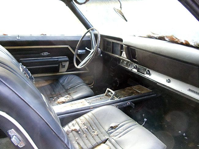 The pristine padded dash is a highlight of this 1968 Buick