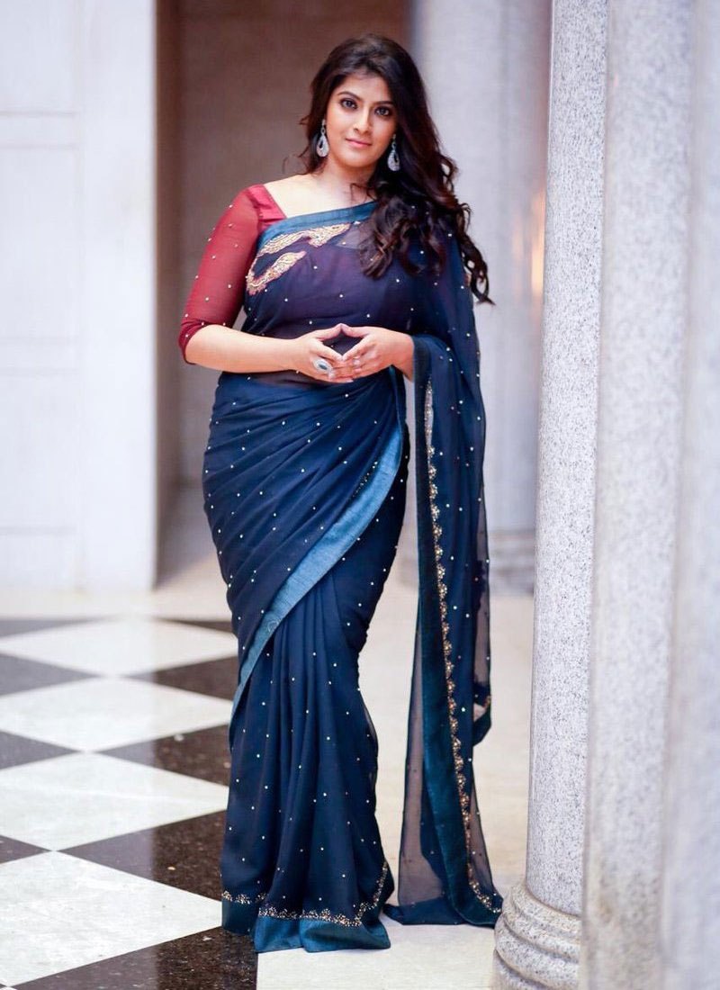 Actress Varalaxmi Hot Photos in Saree HD Stills