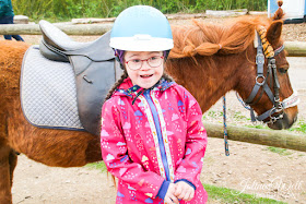 Kinderbauernhof im Center Parcs Bostalsee Pony reiten