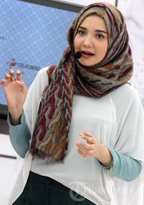 model hijab zaskia sungkar terbaru