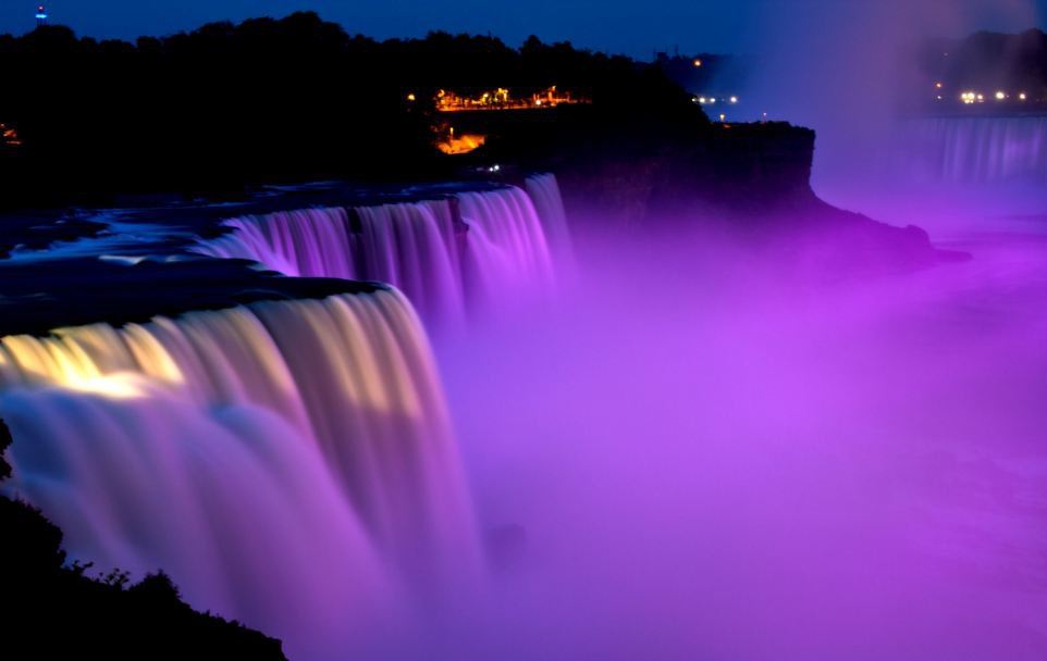 Cantiknya Pertunjukan Fenomena Cahaya Alami Air Terjun Niagara [ www.BlogApaAja.com ]