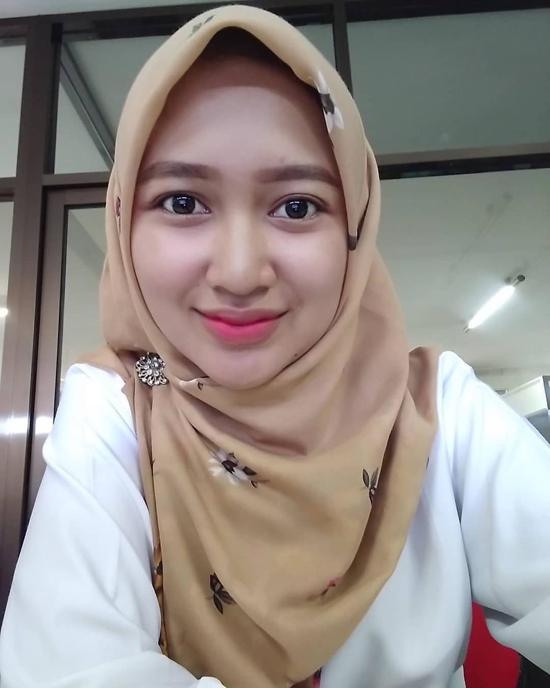 Hanny Wanita Muslimah Cari Jodoh - Janda Single Cantik