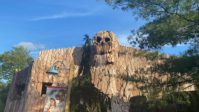 Skull Mountain Roller Coaster Building Six Flags Great Adventure