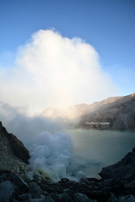 penambang belerang kawah ijen