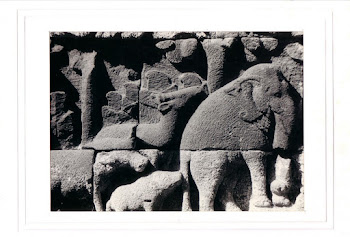 "Gajah & Kijang" (18 X 13 Cm)