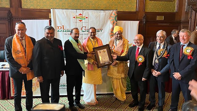 ब्रिटिश पार्लियामेंट में डॉ चिन्मय पण्ड्या को मिला भारत गौरव अवार्ड,सम्मान समारोह ब्रिटीश पार्लियामेंट के हाउस आफ कामन्स लंदन में आयोजित,संस्कृति युवा संस्थान ने दिया सम्मान। 