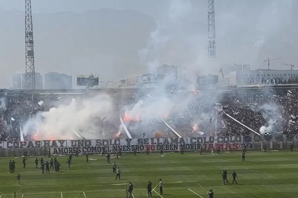 Marquise de estádio no Chile desaba e torcedores ficam feridos; veja o vídeo