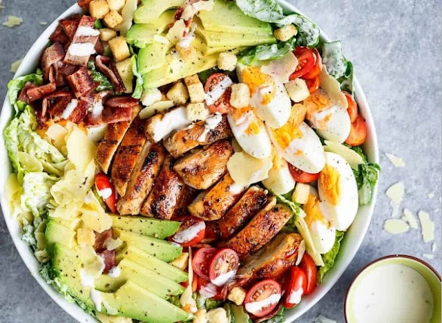 Paleo Grilled Chicken Caesar Cobb Salad #healthy #salad