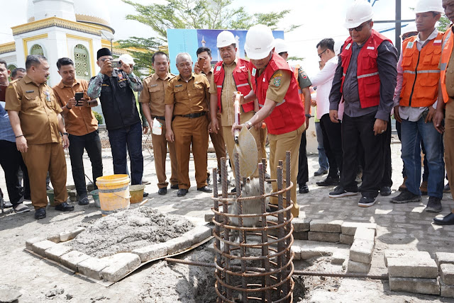 Bupati bersama Forkopimda Asahan Meletakkan Batu Pertama Pembangunan Menara Masjid Agung H. Achmad Bakrie Kisaran