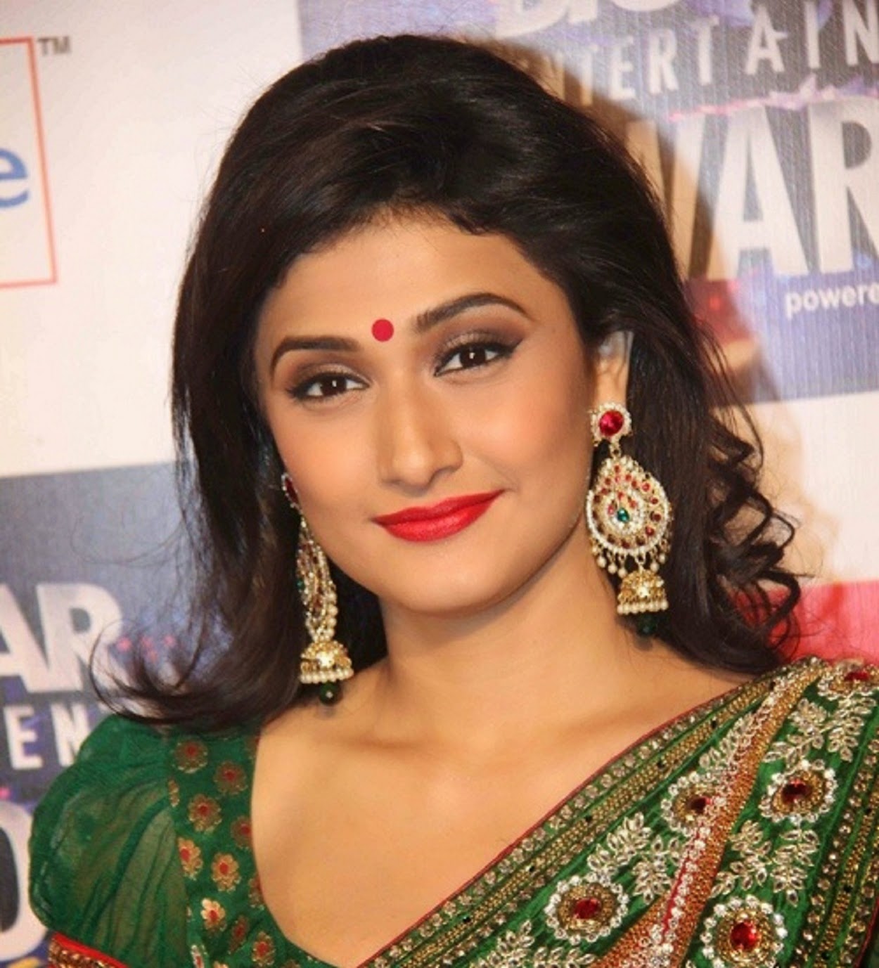 Ragini Khanna Beautiful HD Wallpaper Free