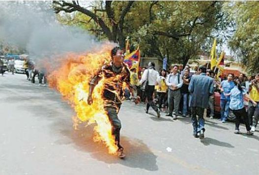 Video Aksi Bakar Diri Demonstran Tibet