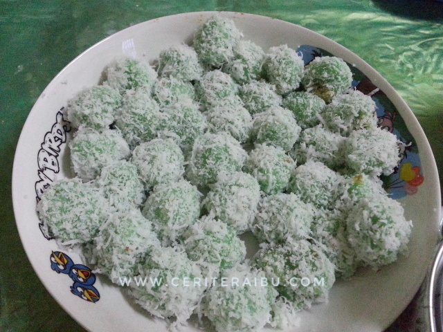 Resepi :: Kuih Buah Melaka @ Onde-onde Mudah dan Sedap 