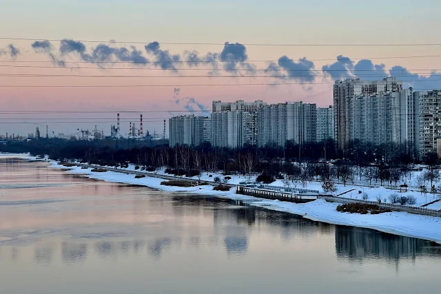 вид с Братеевского моста, Москва-река, парк Братеевская набережная, улица Борисовские Пруды