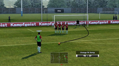 cara tendangan pisang di game PES