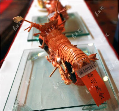 [Image: Lobster-shell-Motorcyle-07.jpg]