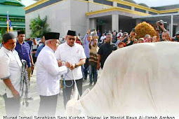 Murad Ismail Serahkan Sapi Kurban Jokowi ke Masjid Raya Al-Fatah Ambon