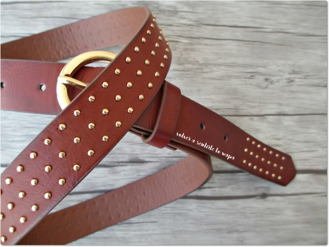 Primark - Cinturón marrón con tachuelas doradas