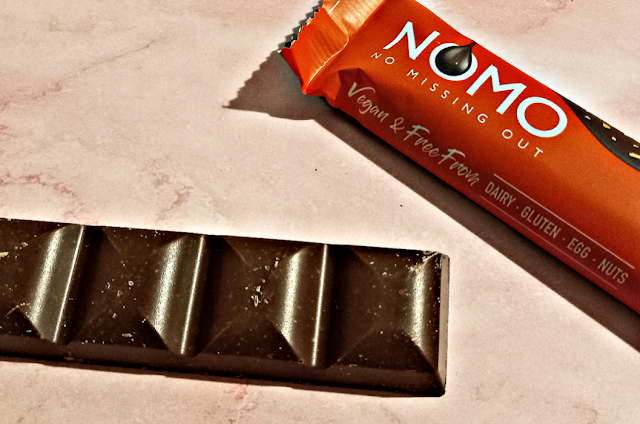 Nomo Caramelised Biscuit Chocolate Bar