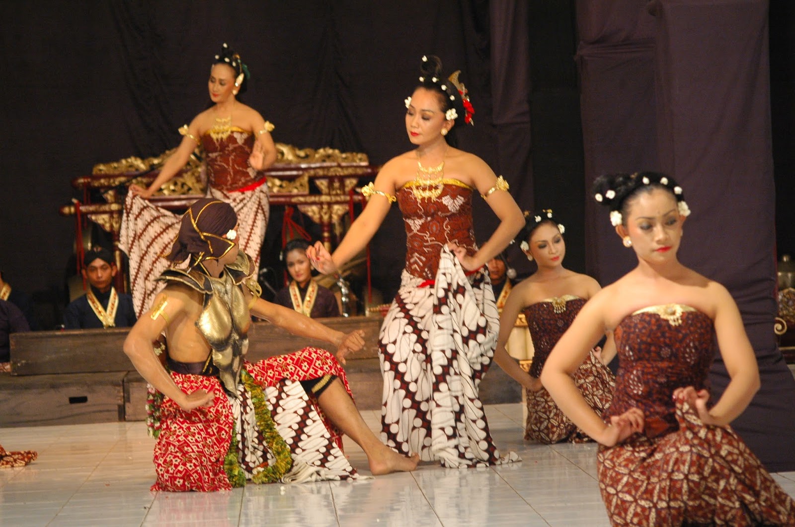 6 Tari  Tradisional Yogyakarta TradisiKita
