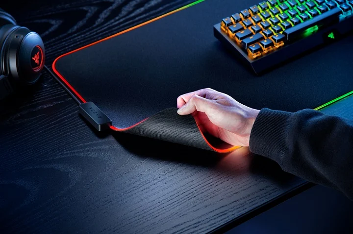 Razer Strider Chroma: World’s first hybrid gaming mouse mat with multi-lighting zones.