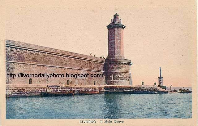 Faro all'estremità nord della Diga Curvilinea, vintage postcard, Livorno