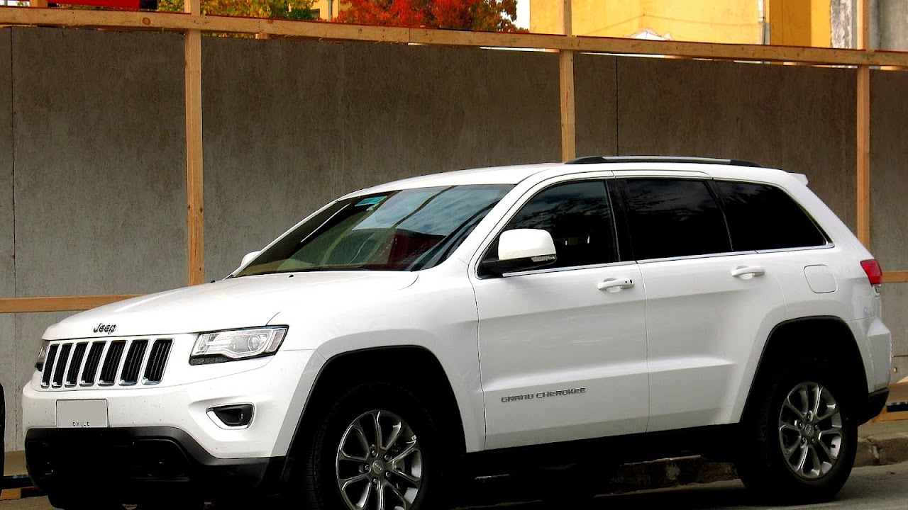 White Jeep Grand Cherokee Laredo